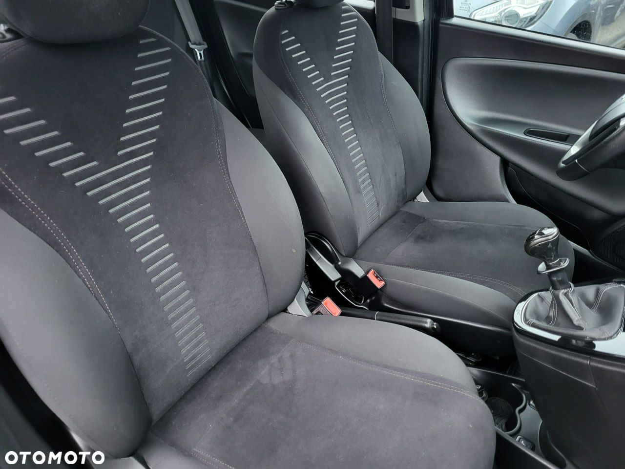 Lancia Ypsilon - 24
