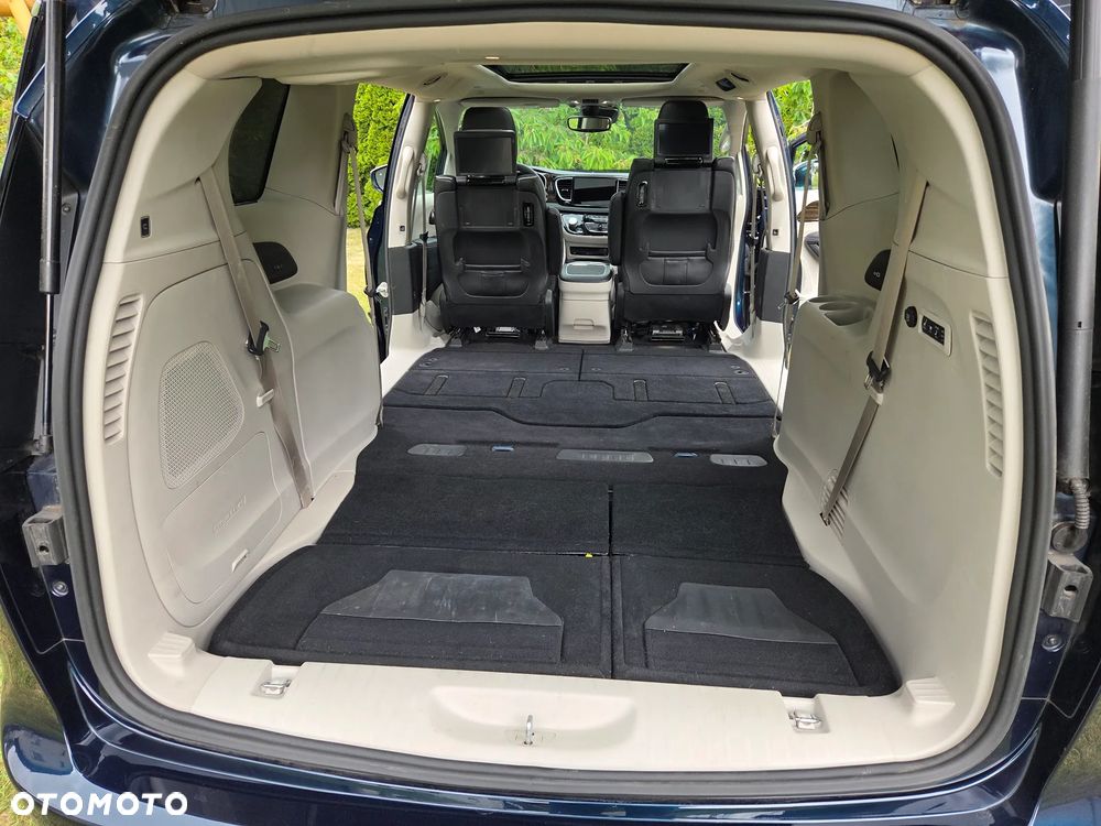 Chrysler Pacifica - 12