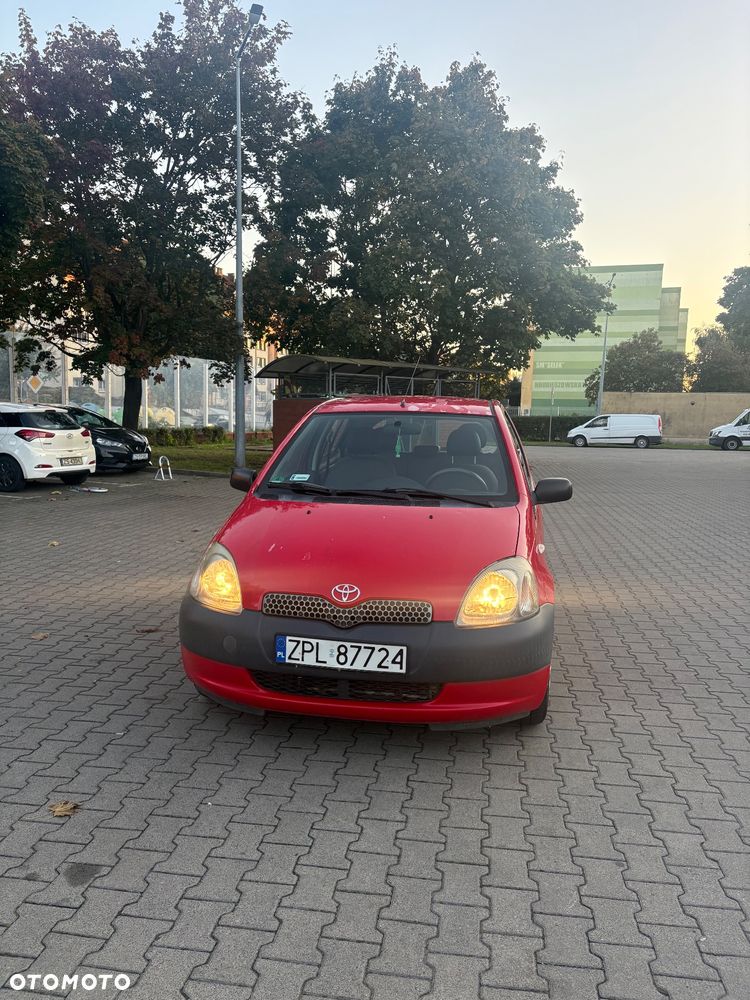 Toyota Yaris 1.0 Base - 1