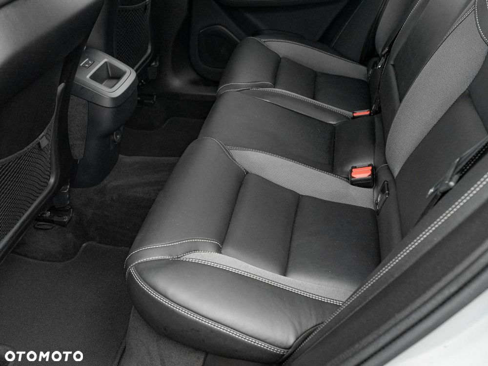 Volvo XC 60 B4 B Plus Dark - 26