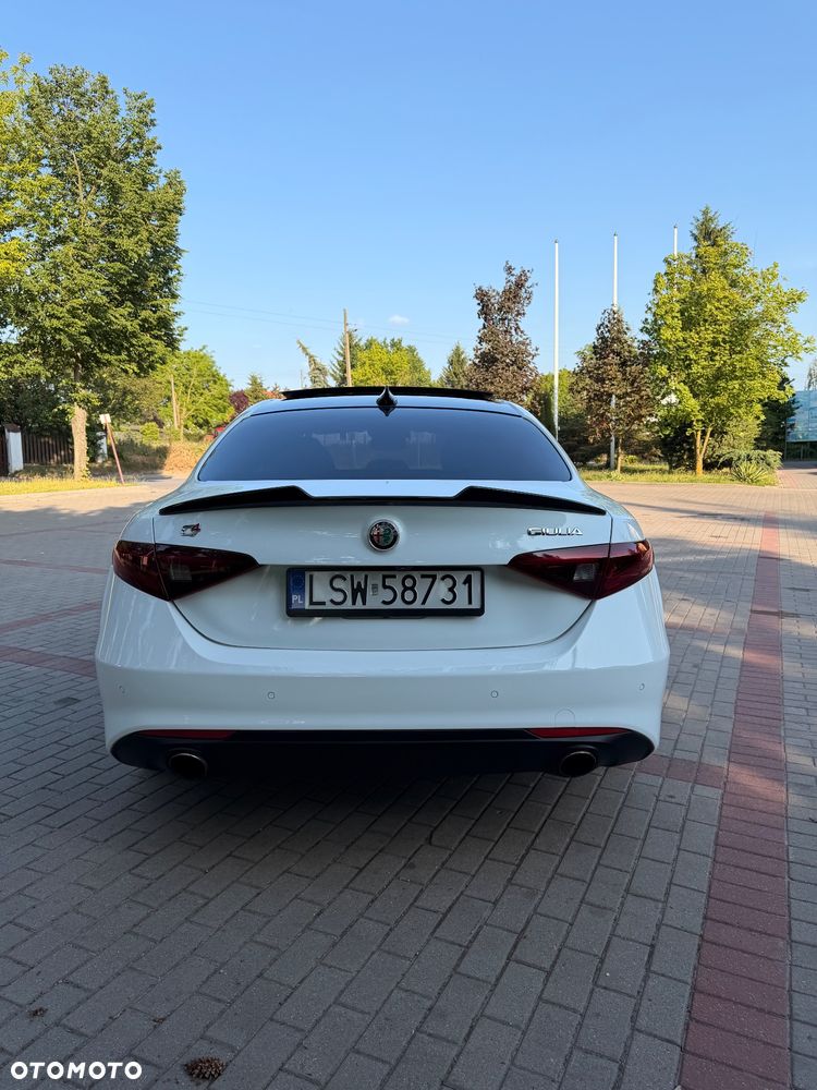 Alfa Romeo Giulia - 6