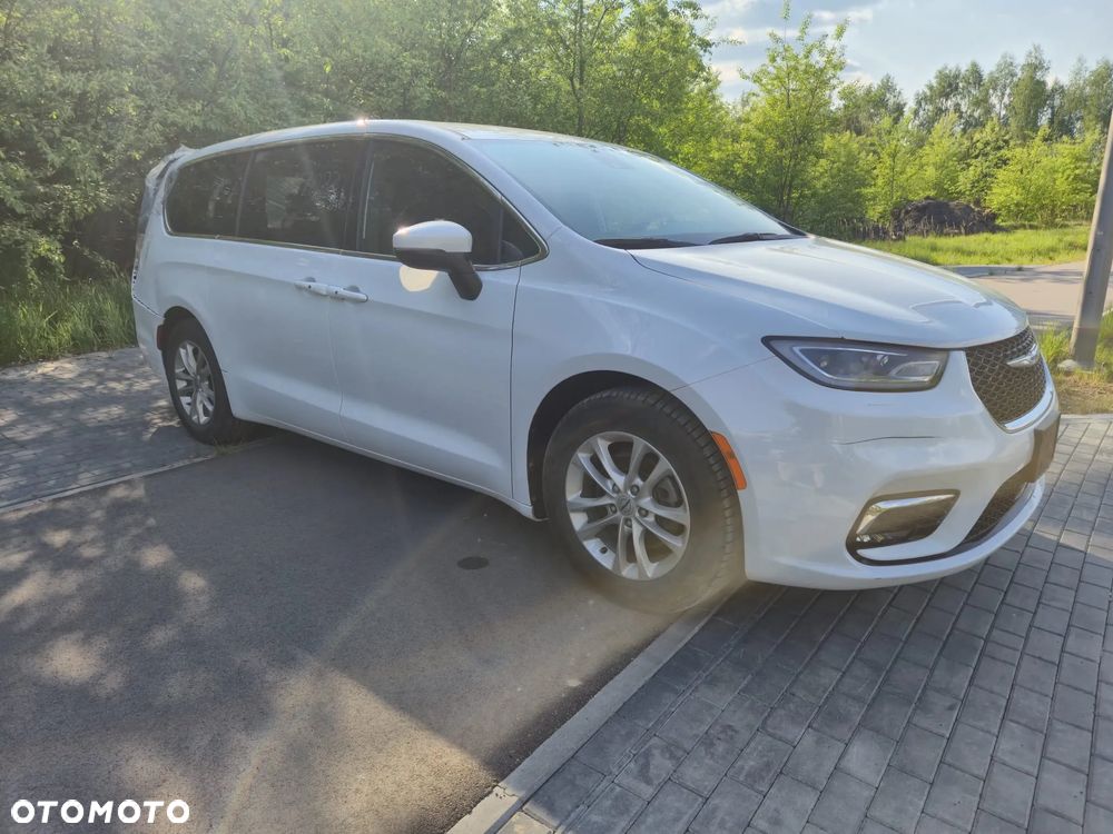 Chrysler Pacifica - 4