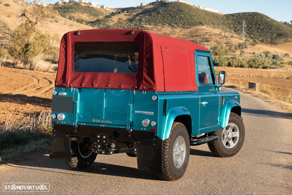 Land Rover Defender - 17