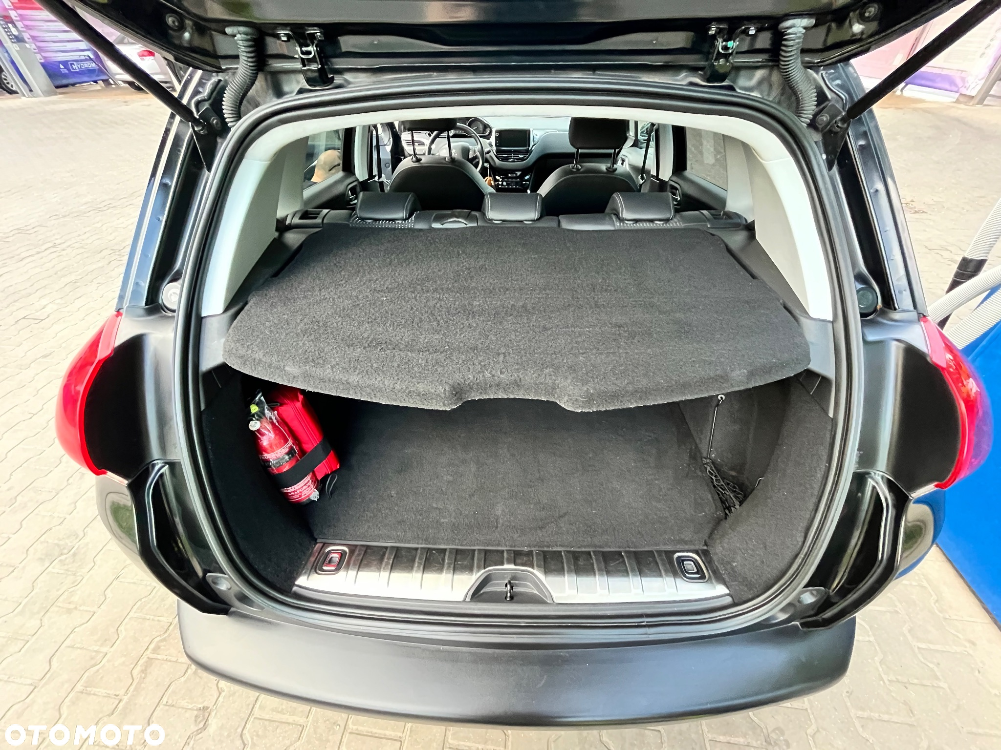 Peugeot 2008 1.6 BlueHDi Style S&S - 19