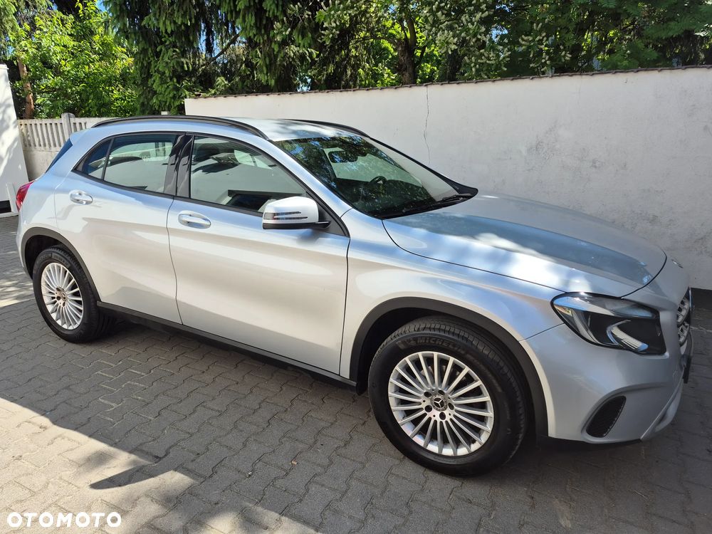 Mercedes-Benz GLA 180 Style - 4