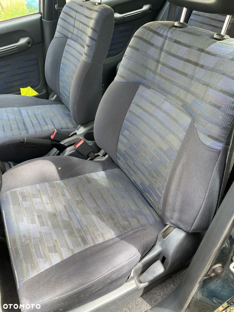Toyota RAV4 - 6