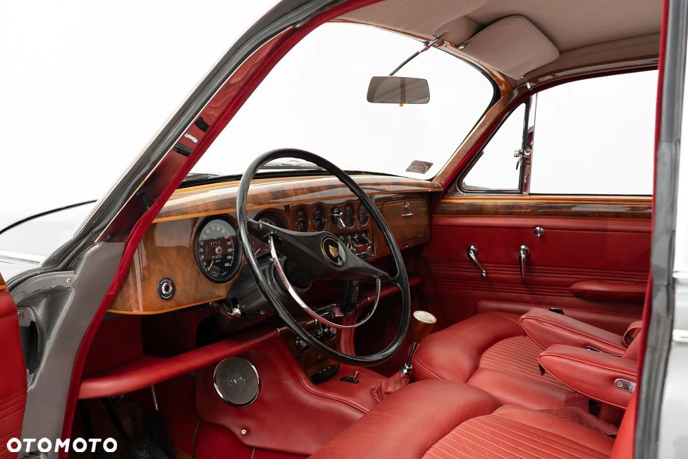 Jaguar S-Type - 8