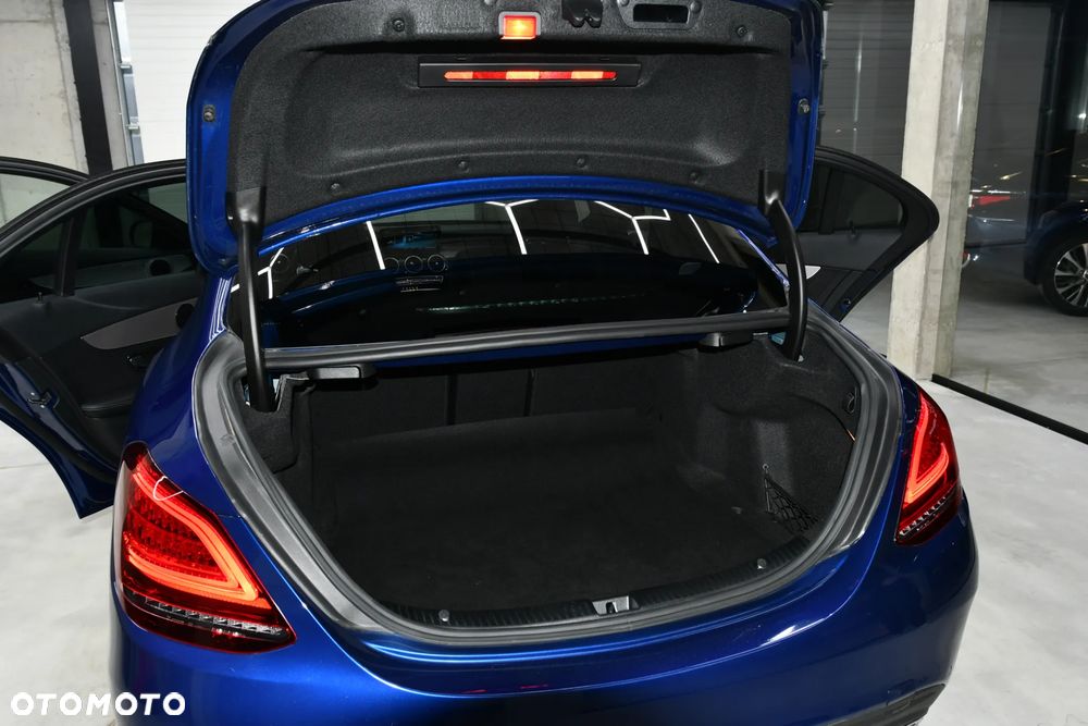 Mercedes-Benz Klasa C 300 d 4MATIC 9G-TRONIC - 29