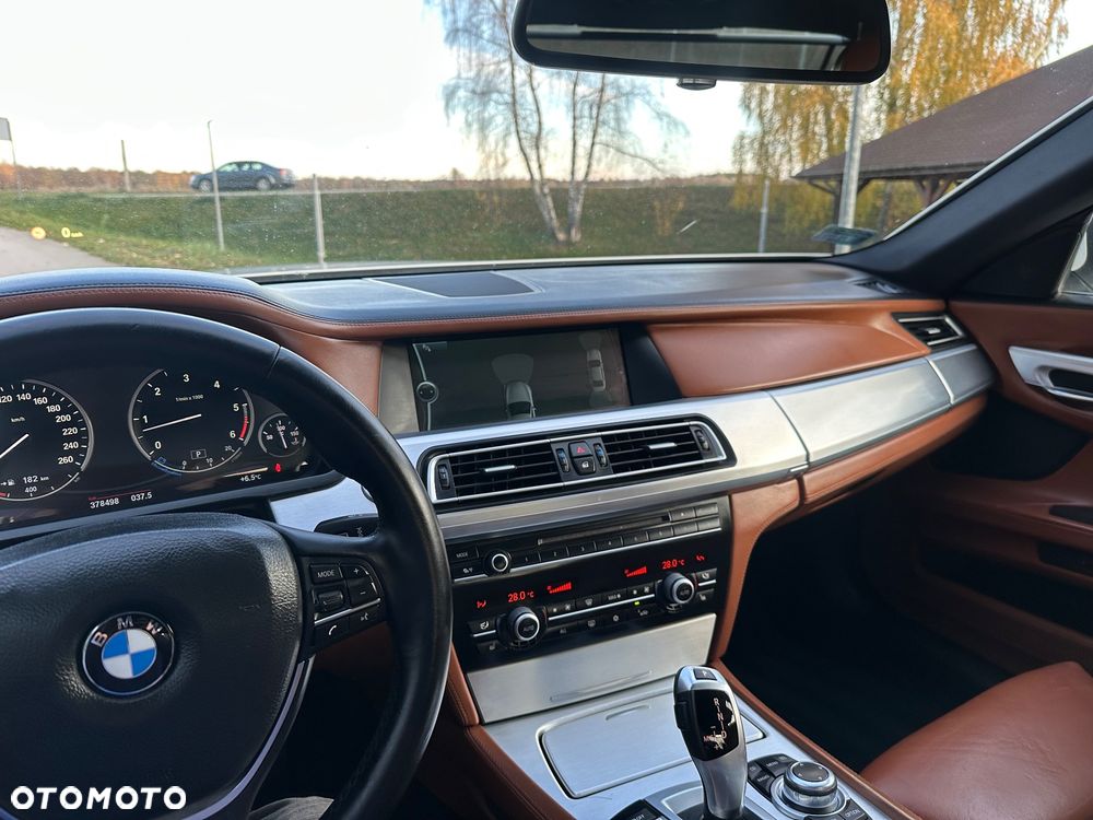 BMW Seria 7 740d xDrive - 25