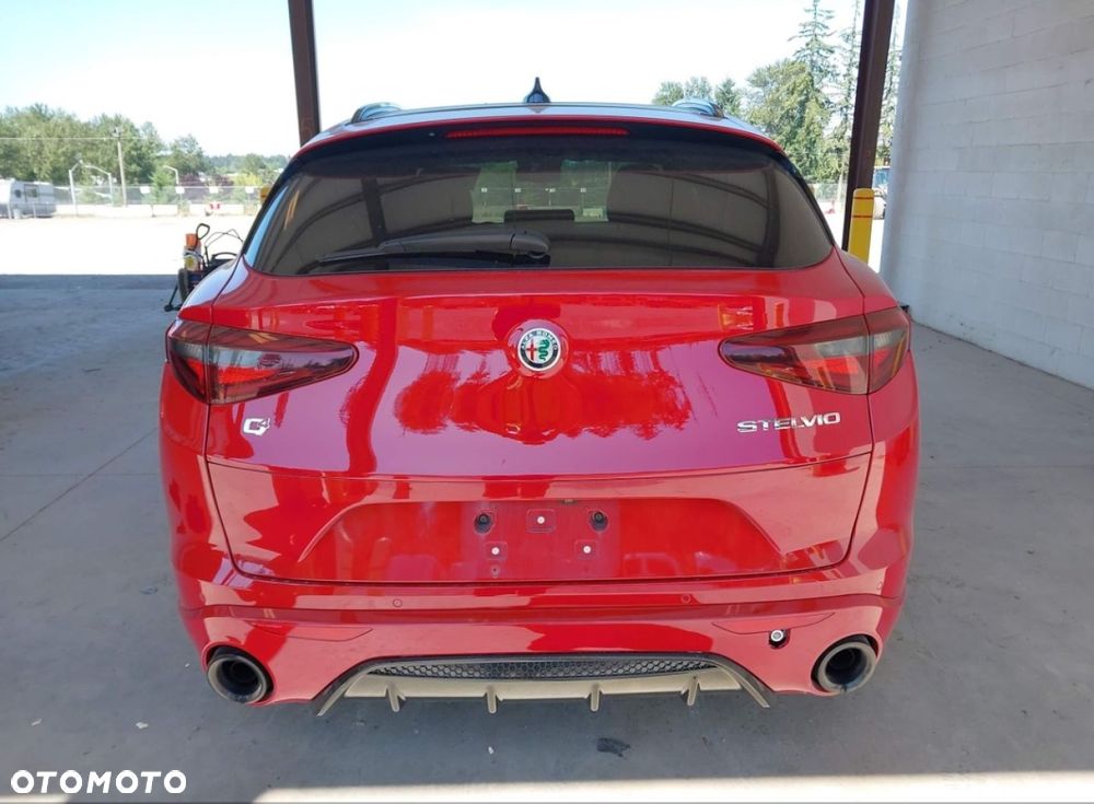 Alfa Romeo Stelvio - 6