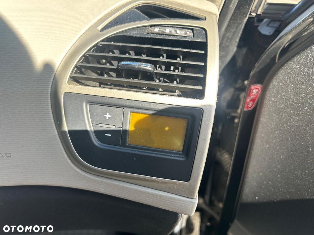 Citroën C4 Picasso - 12