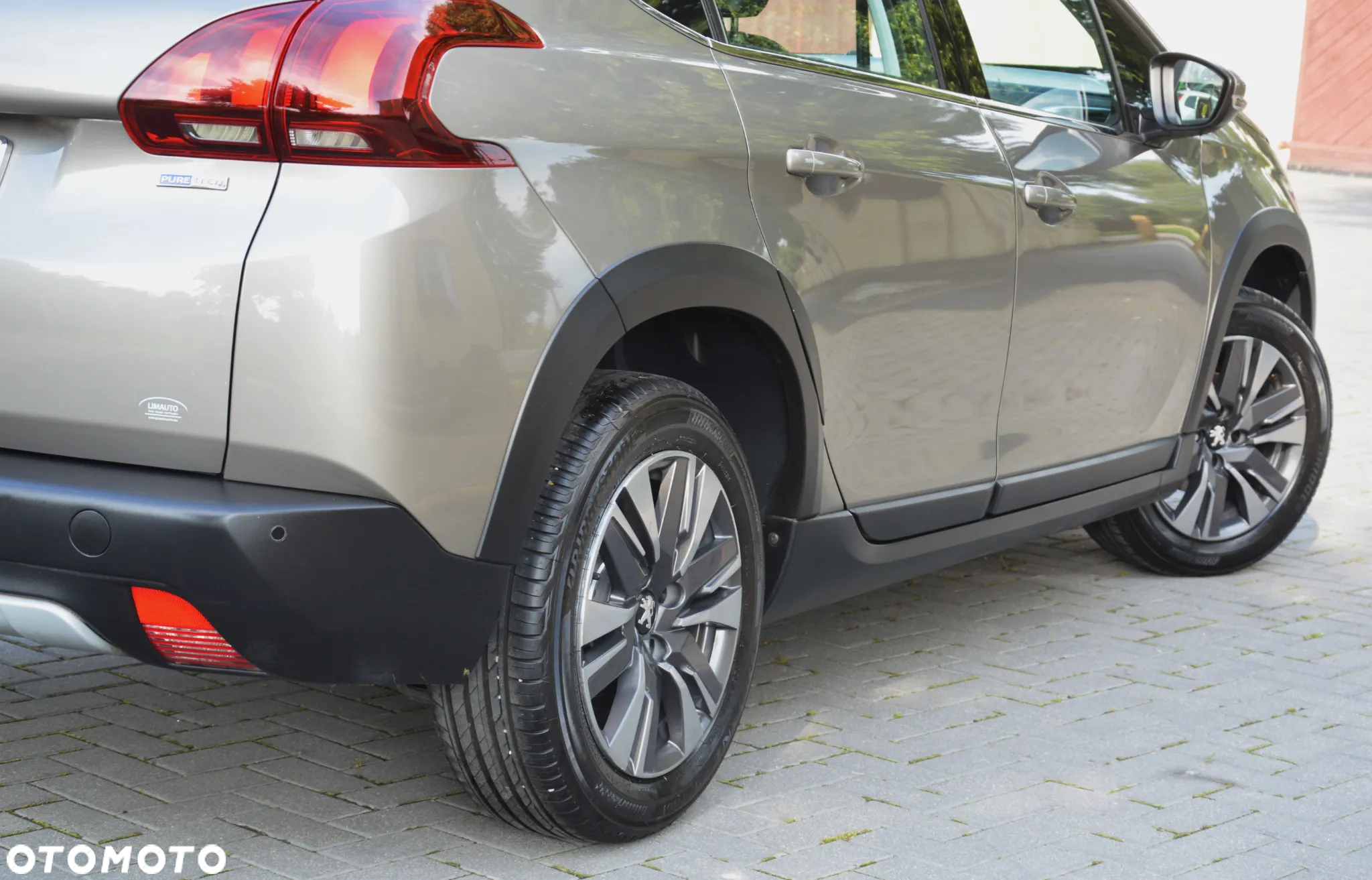 Peugeot 2008 - 8