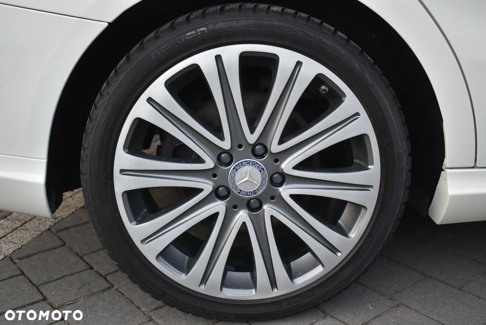 Mercedes-Benz CLA 200 7G-DCT UrbanStyle Edition - 39