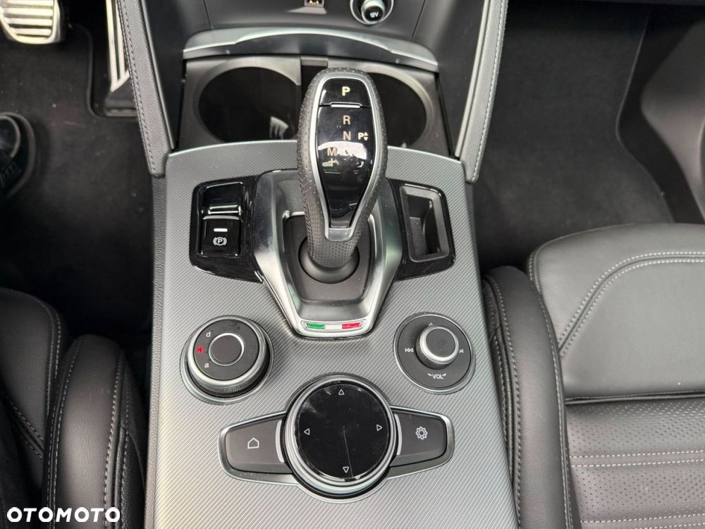 Alfa Romeo Stelvio - 15