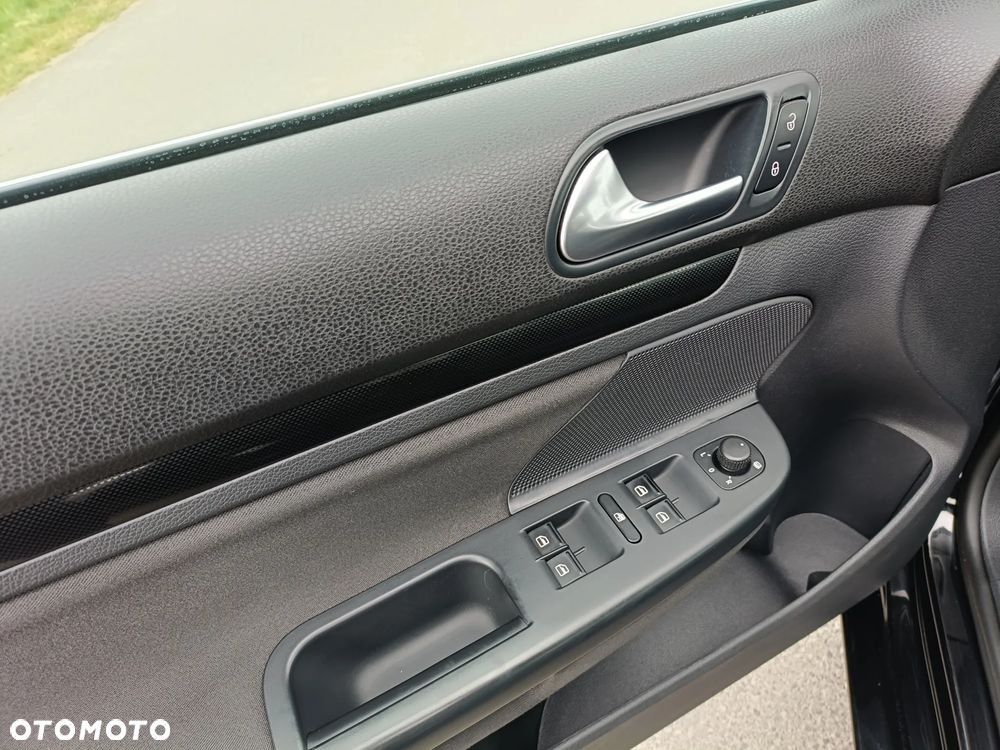 Volkswagen Golf 1.6 TDI DPF Comfortline - 16