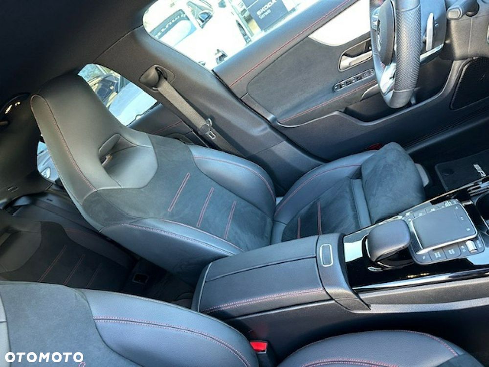 Mercedes-Benz CLA - 25