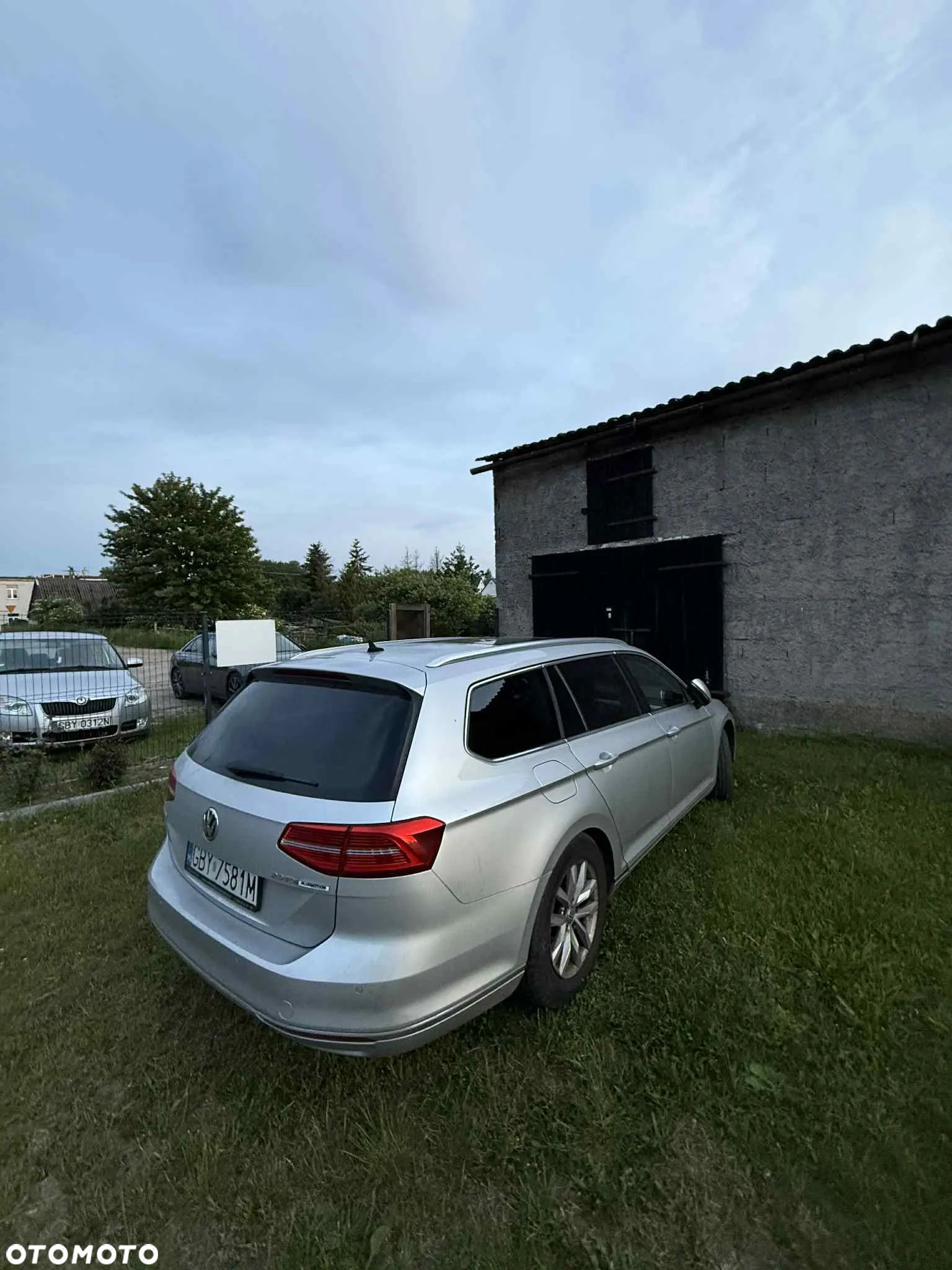 Volkswagen Passat - 1