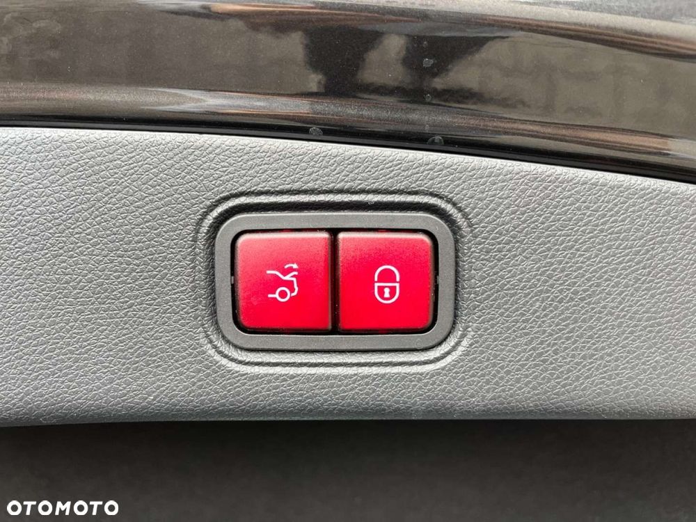 Mercedes-Benz Klasa E AMG 53 4-Matic+ 9G-TRONIC - 38