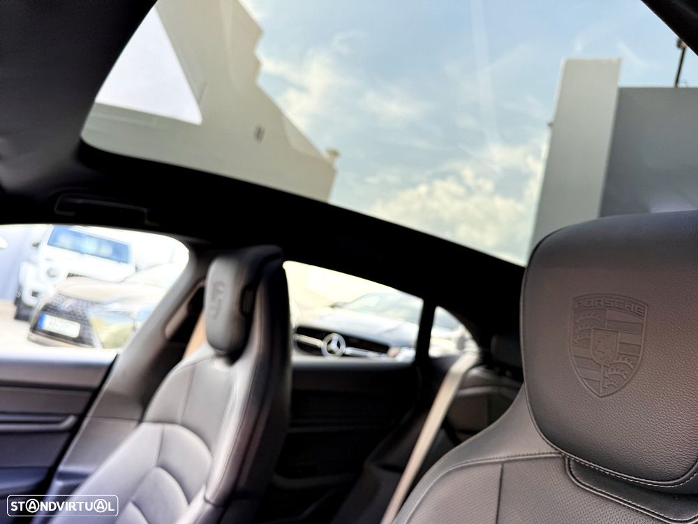 Porsche Taycan Cross Turismo 4 - 25