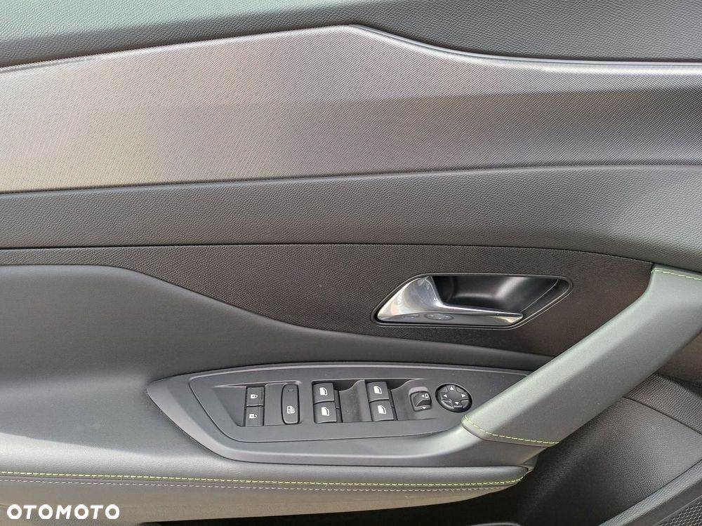 Peugeot 408 - 26