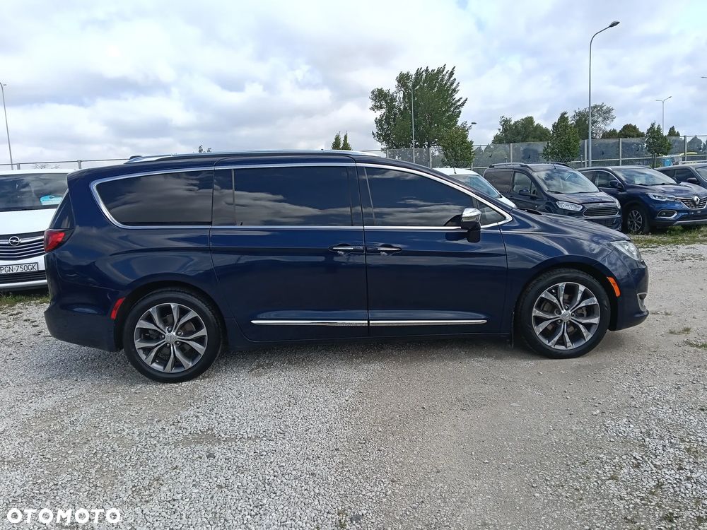 Chrysler Pacifica - 3