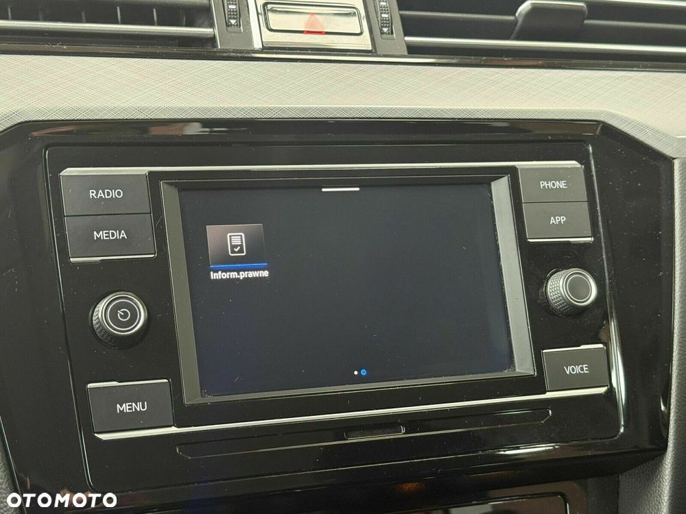 Volkswagen Passat - 24