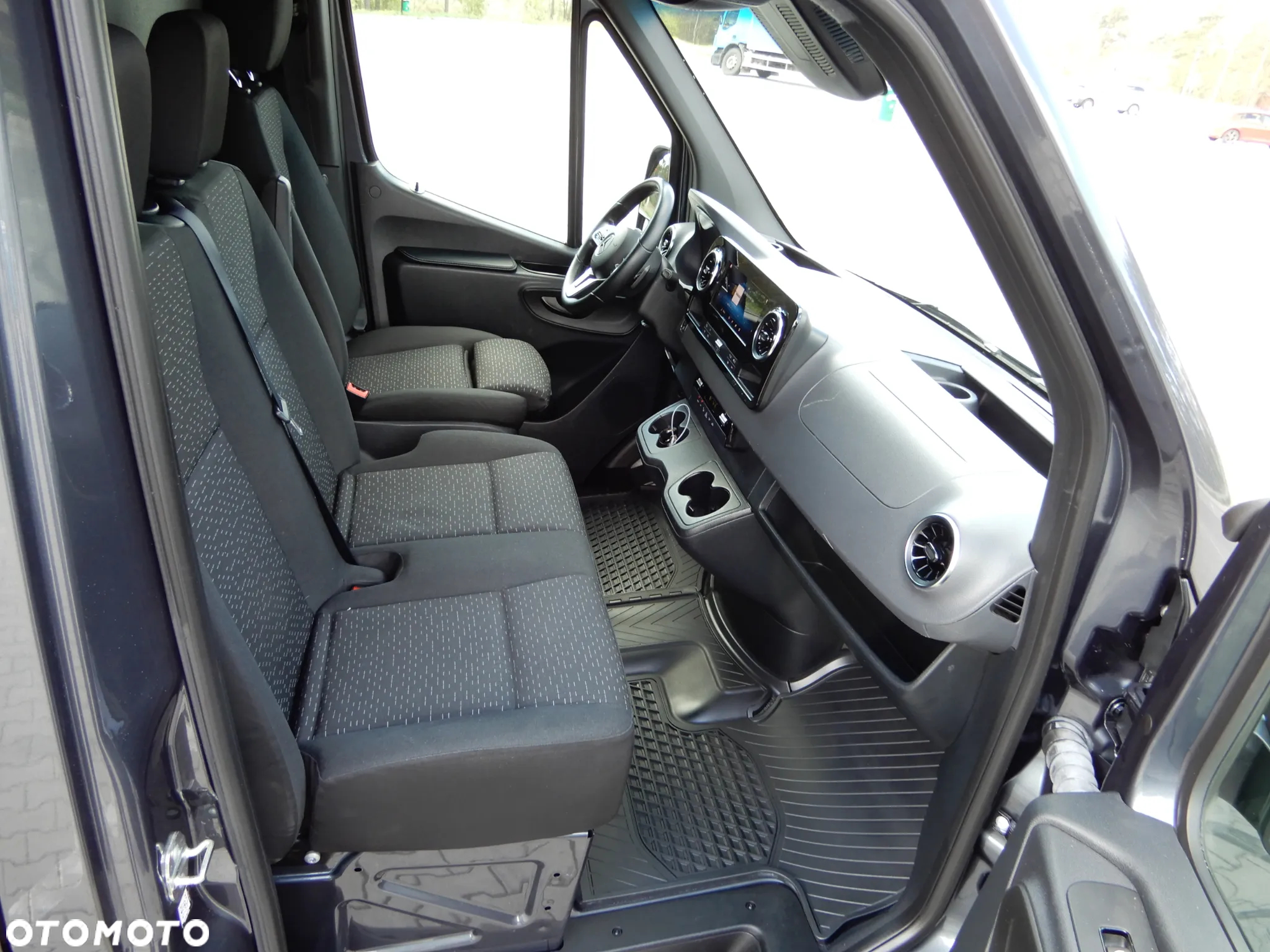 Mercedes-Benz Sprinter 319 CDI V6 3.0 CDI 190 KM 7G-Tronic Plus Ekstra Długi LONG Maxi+ 907 Furgon Blaszak Rozstaw Osi 4325 mm Full Opcja Stan Jak Nowy - 26