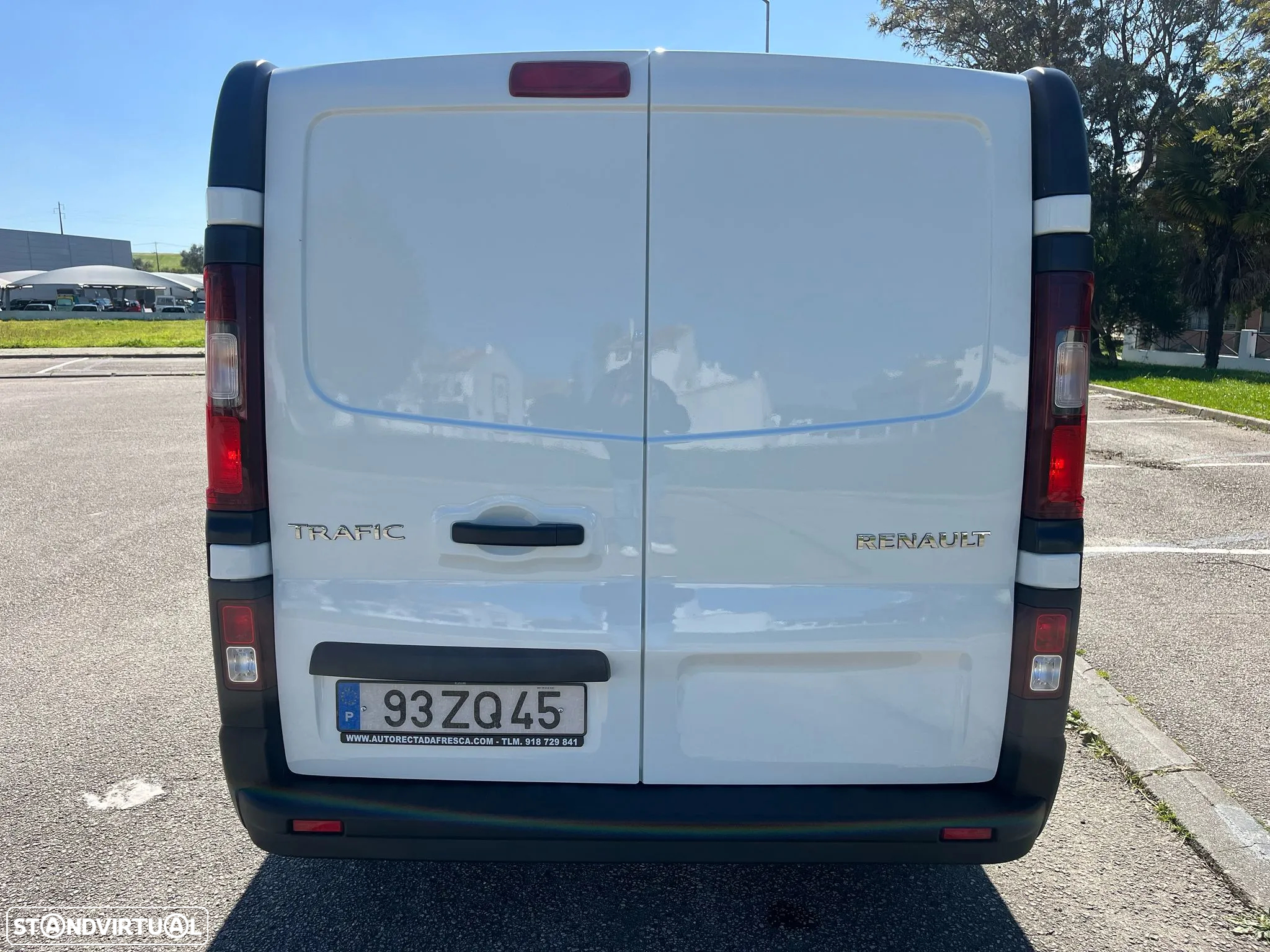 Renault TRAFIC 2.0 dCI 120cv - IVA DEDUTÍVEL - SISTEMA FRIO BALTRINA - 9