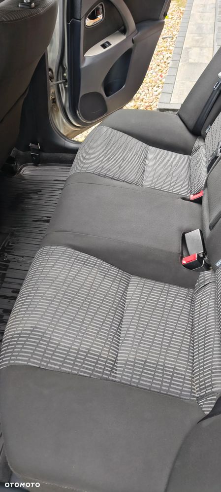 Toyota Avensis - 18