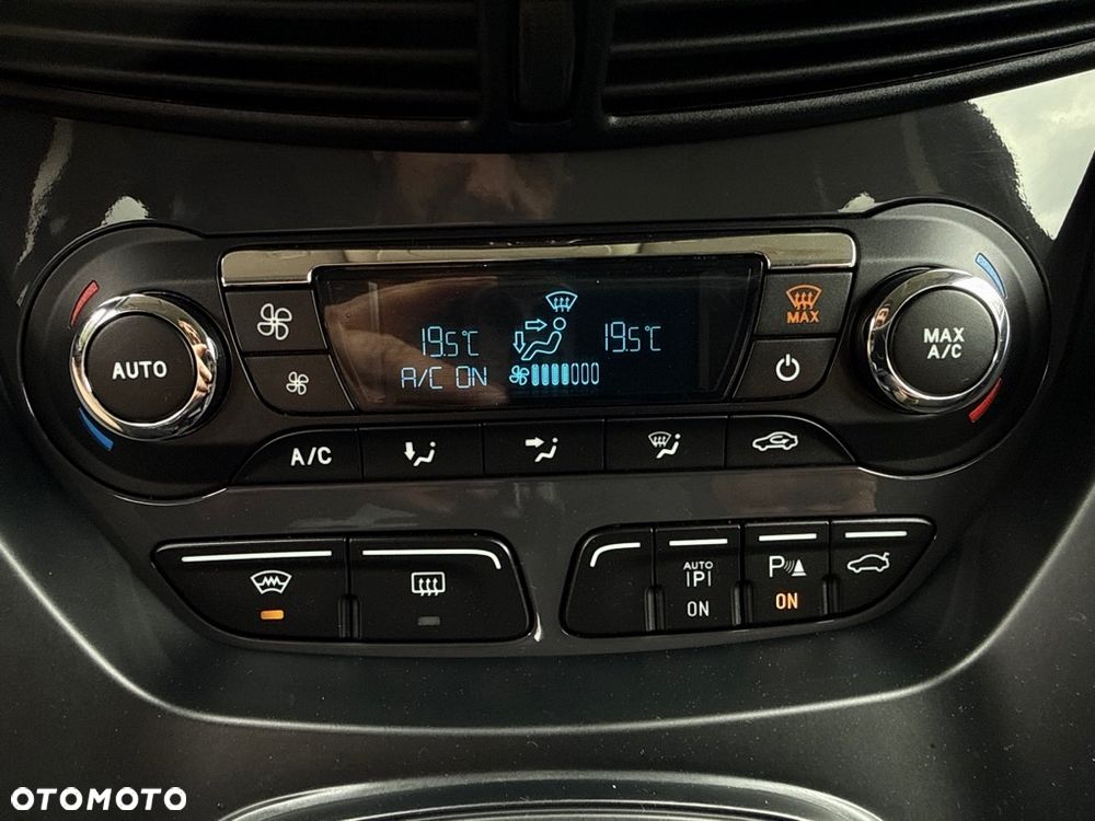 Ford Kuga 2.0 TDCi 4x4 Titanium - 28