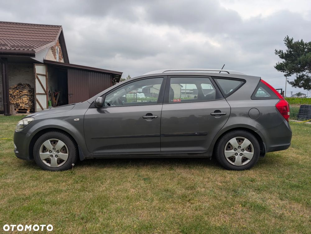 Kia Ceed - 9