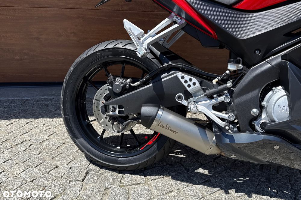Yamaha YZF - 8