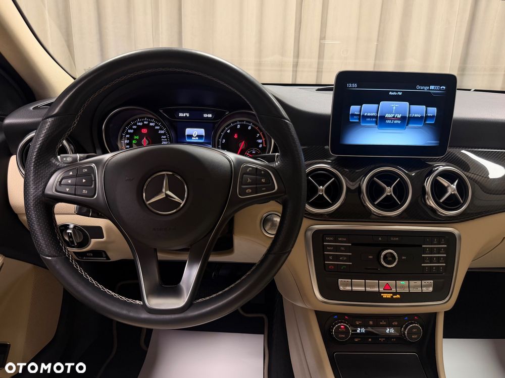 Mercedes-Benz GLA 200 7G-DCT - 9