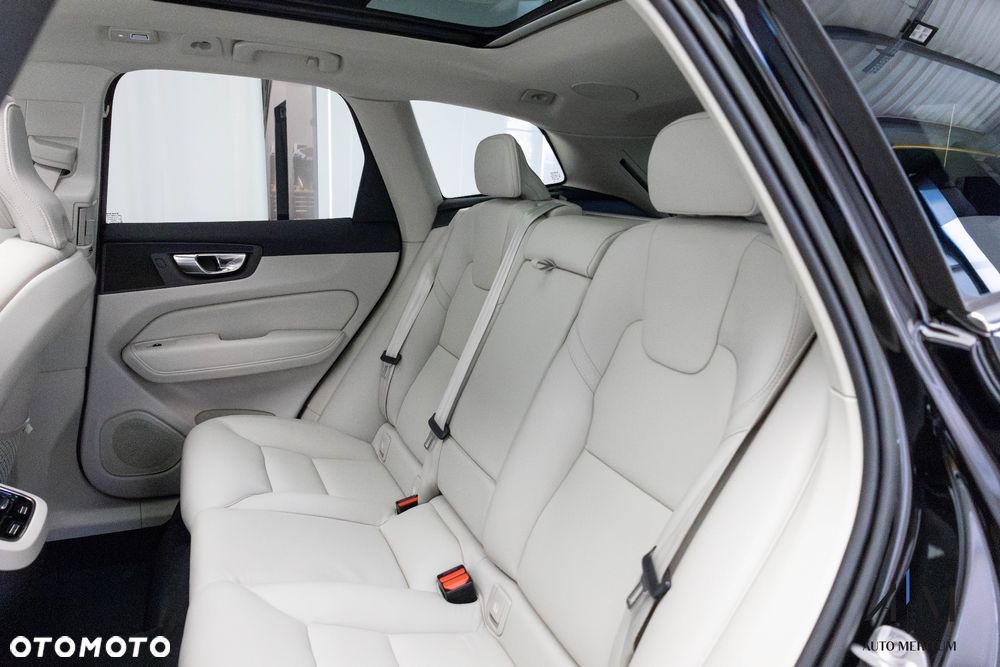 Volvo XC 60 B4 D AWD Plus Bright - 35