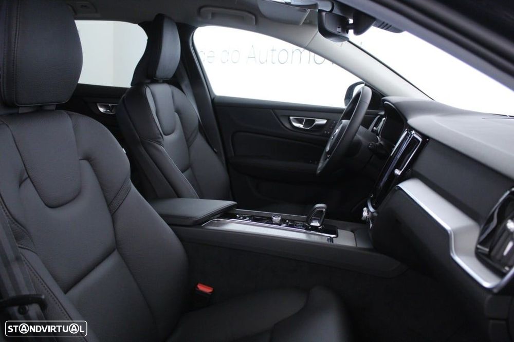 Volvo V60 2.0 B4 Plus Dark Auto - 15