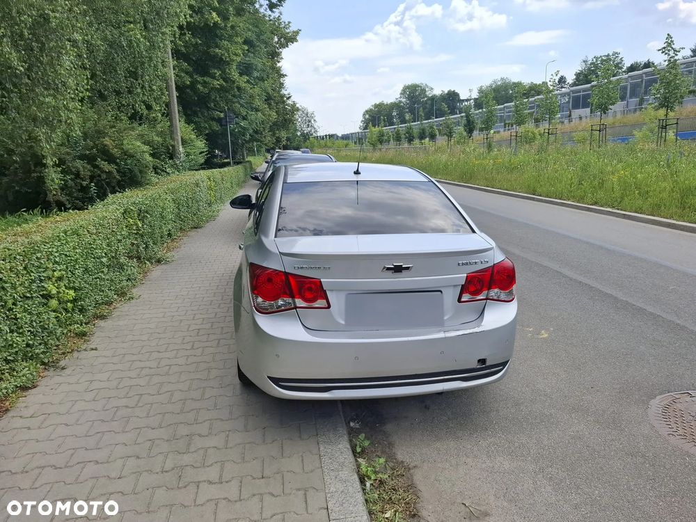 Chevrolet Cruze 1.6 LS - 3