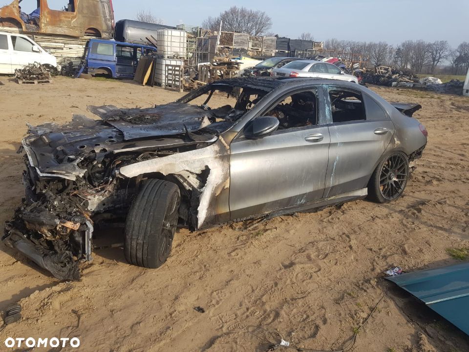 Karoseria goła uszkodzona dokumenty DE Mercedes C63 W205 AMG 2018r - 1