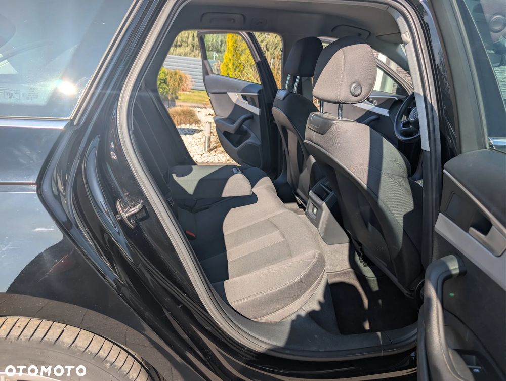 Audi A4 Avant 40 TFSI S tronic - 26