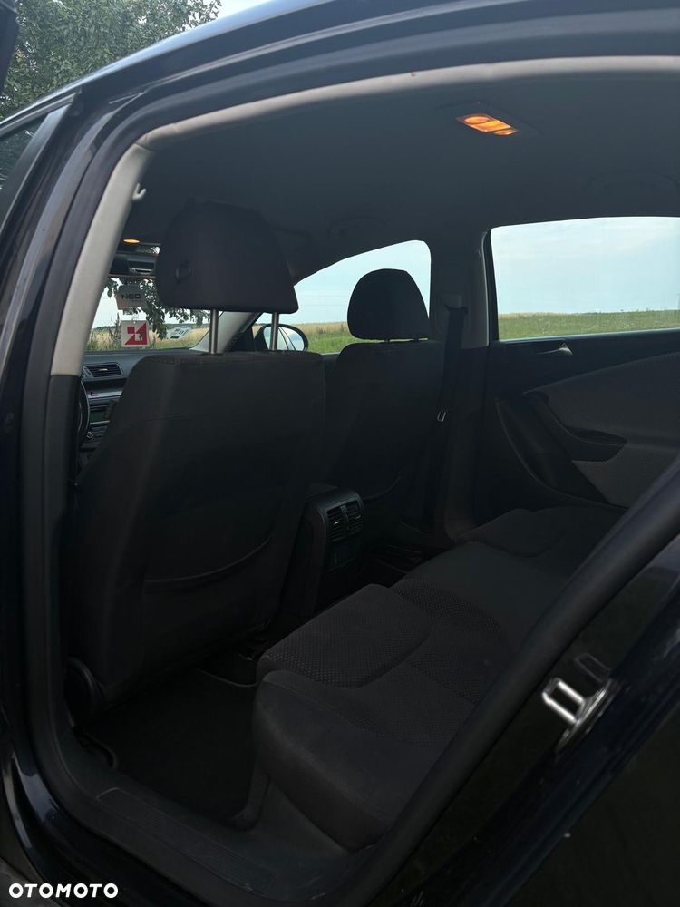 Volkswagen Passat 2.0 TDI Comfortline - 20