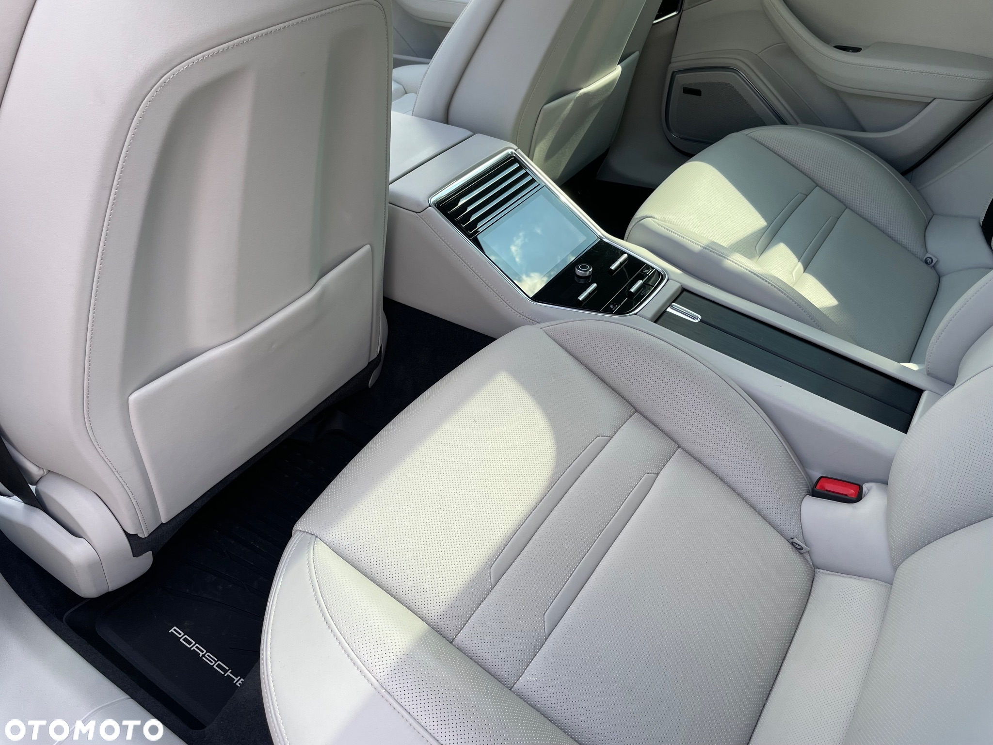 Porsche Panamera 4 Platinum Edition - 19