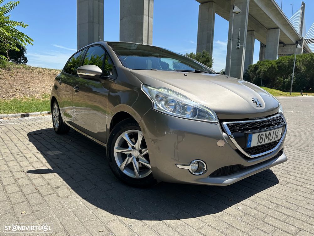Peugeot 208 1.4 HDi Allure - 3