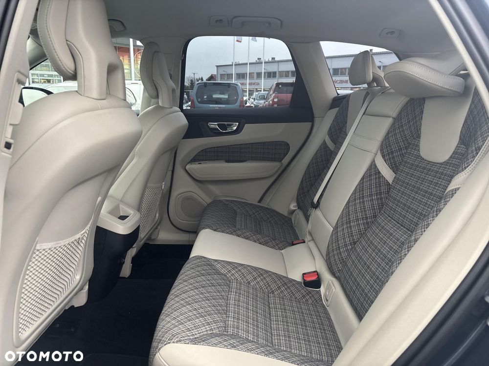 Volvo XC 60 D4 AWD Momentum - 15