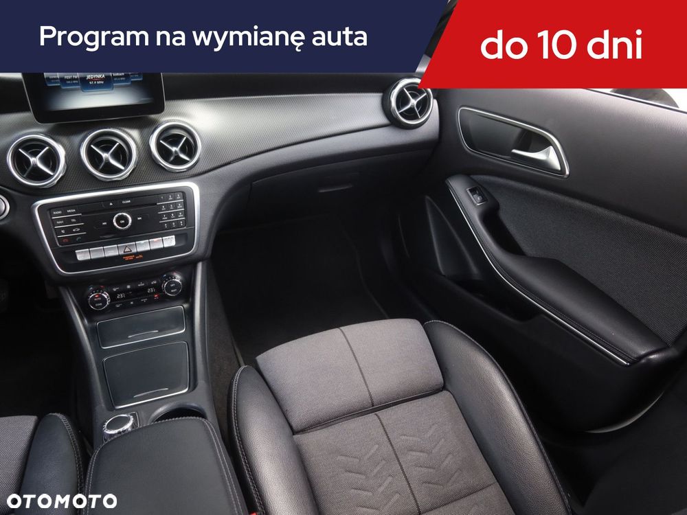 Mercedes-Benz GLA - 10