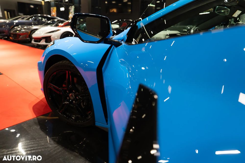 Chevrolet Corvette - 22