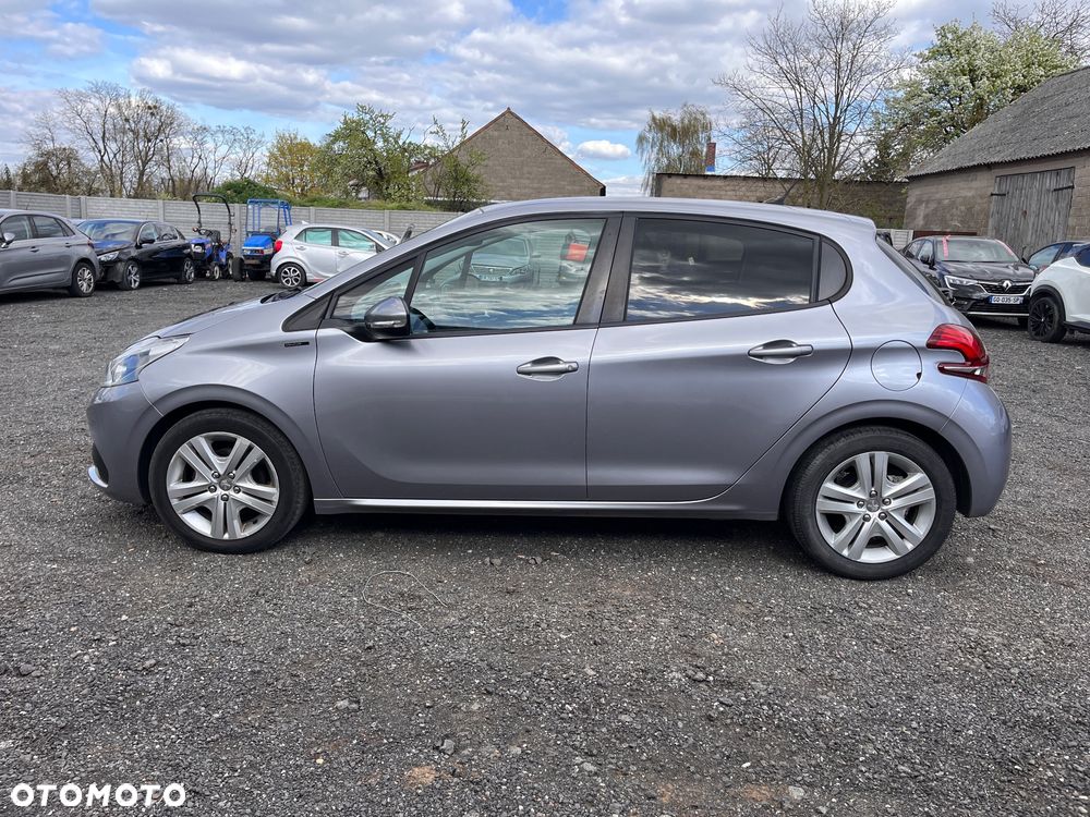 Peugeot 208 - 1