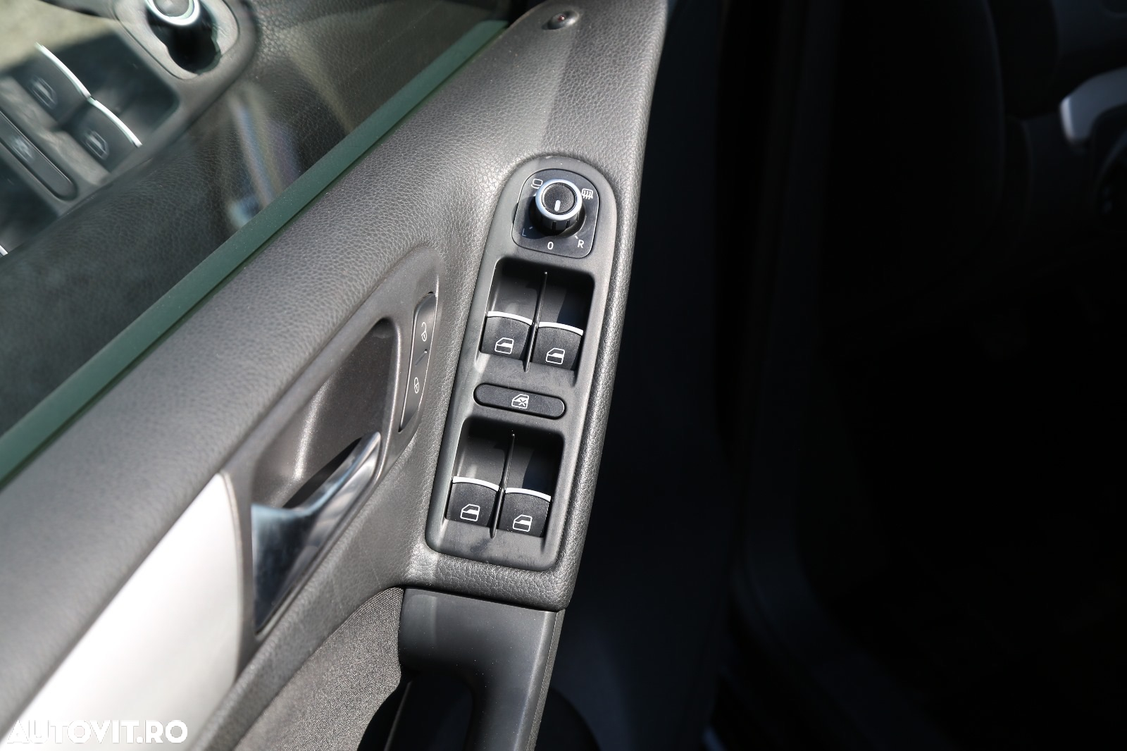 Volkswagen Golf 2.0 TDI DPF Highline - 13