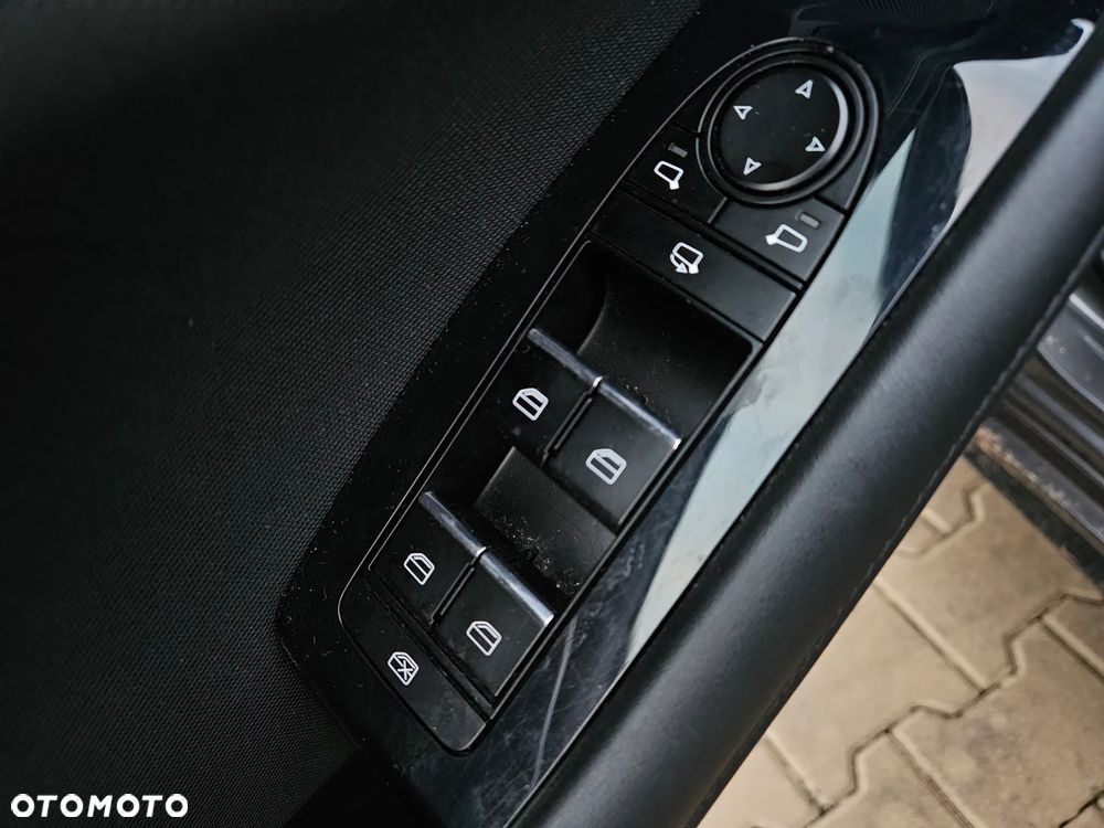 Mazda 3 e-SKYACTIV-G 122 M HYBRID EXCLUSIVE-LINE - 24