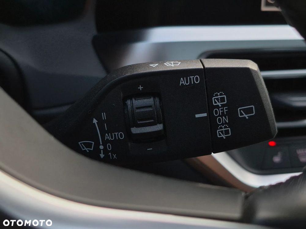 BMW Seria 3 318d MHEV - 28