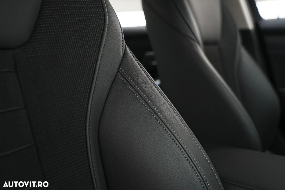 BMW Seria 3 330e Aut. - 34