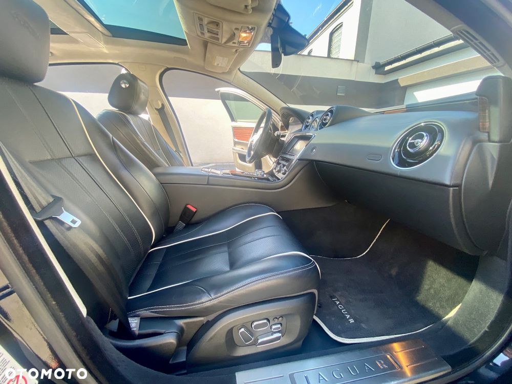 Jaguar XJ 3.0 T LWB AWD Portfolio - 22